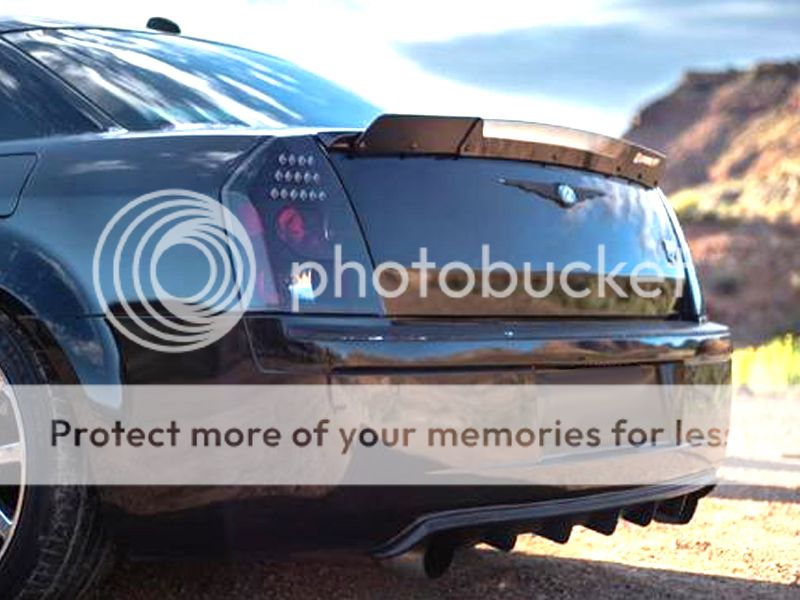 Chrysler_300_05-10_Wicker_Bill_1