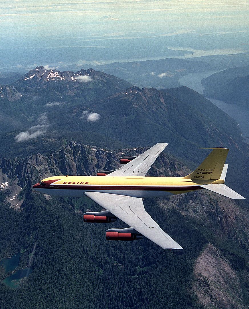 Un dia como hoy, hace 70 años, despegaba por primera vez el "dash 80", el padre de los Boeing de aerolínea modernos, y del C-135, uno de los aviones con más versiones —y más bizarras— jamás producido
