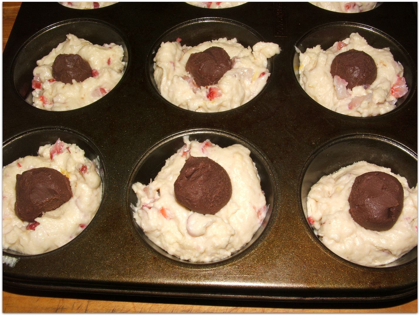 Chocolate Filled Strawberry Muffins DSCF0719
