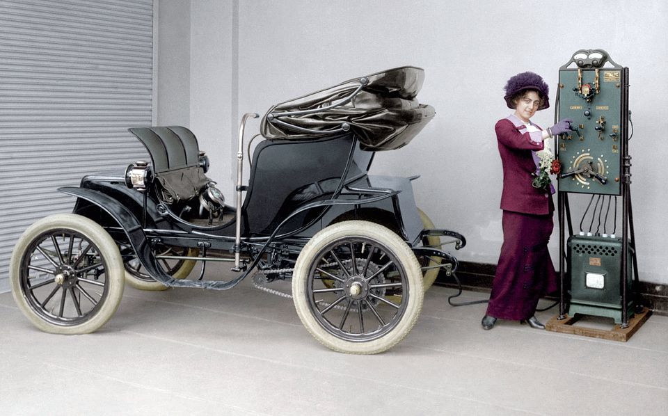 1912-electric-car-charging.jpeg