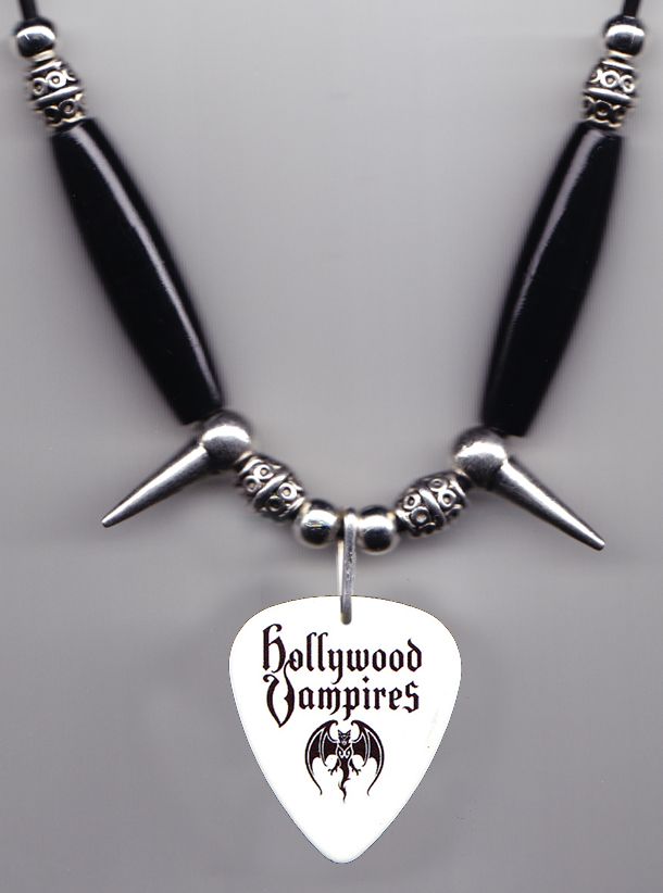 HV Necklace - Closeup