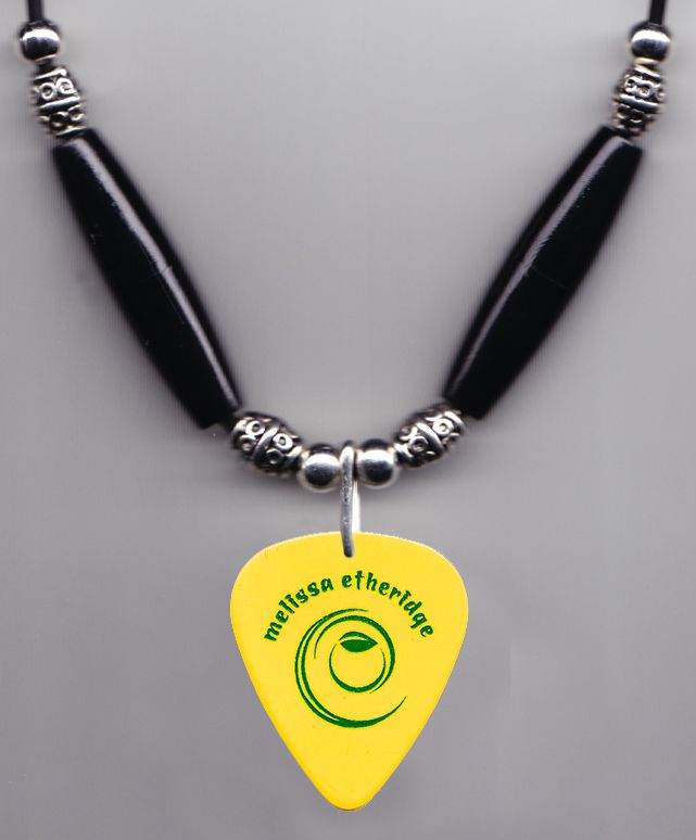 Mle_yellow_necklace _-_ gros plan