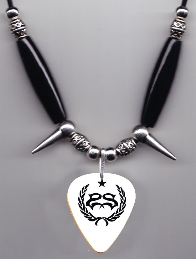 Collier blanc SS - Closeup