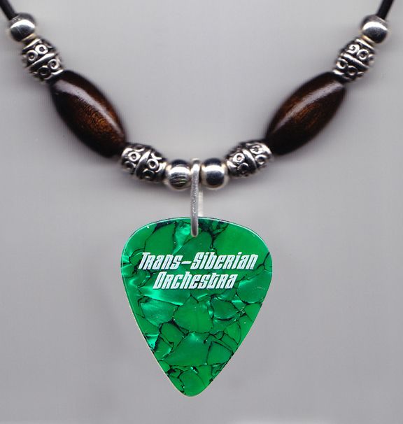 TSO_CC_Green_Pearl_Necklace_Closeup