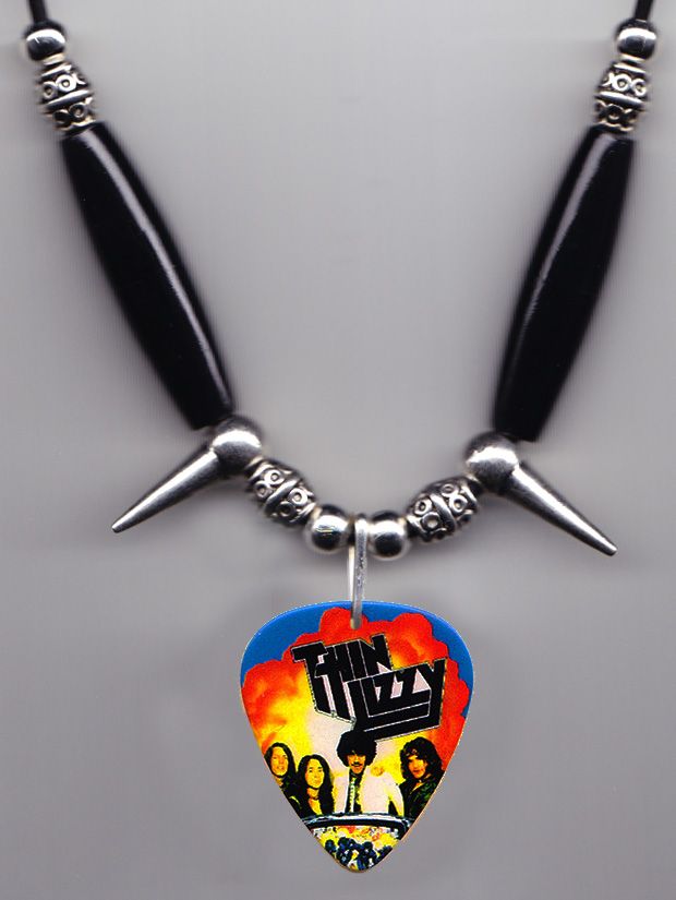 Thin_Lizzy_Necklace_-_Gros plan