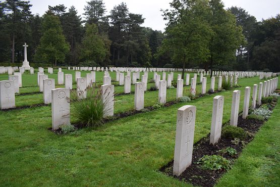 Canadian War Cemetery (8)