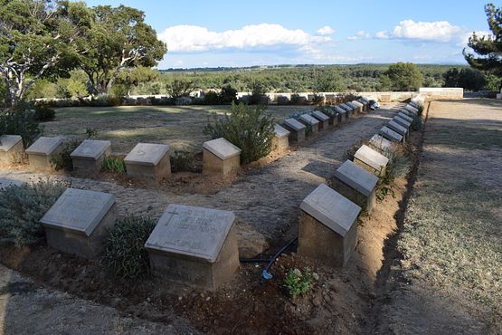 Pink_Farm_Cemetery_(12)