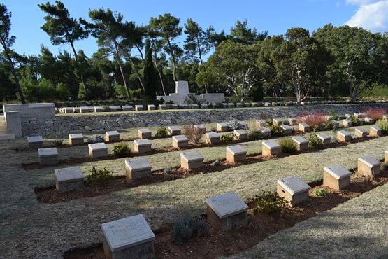 Pink_Farm_Cemetery_(5)