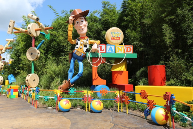 (edited)_Toy-Story-Land.png