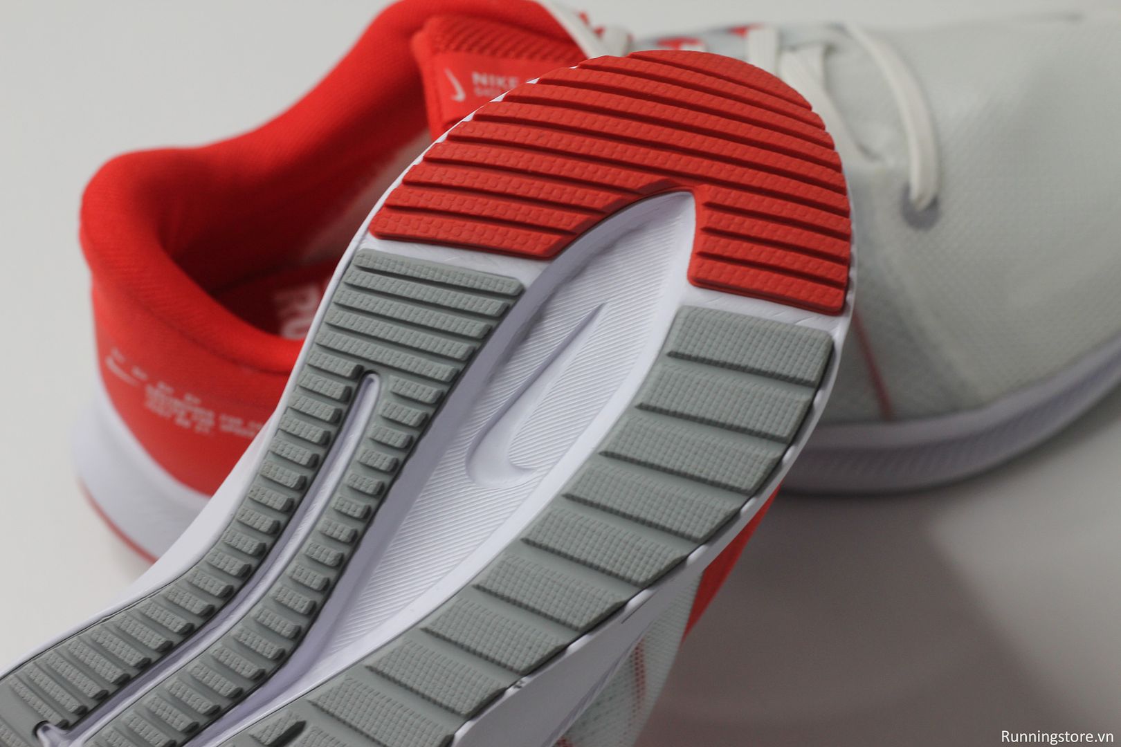 Nike Quest 4- White/ Chile Red DA1105-100