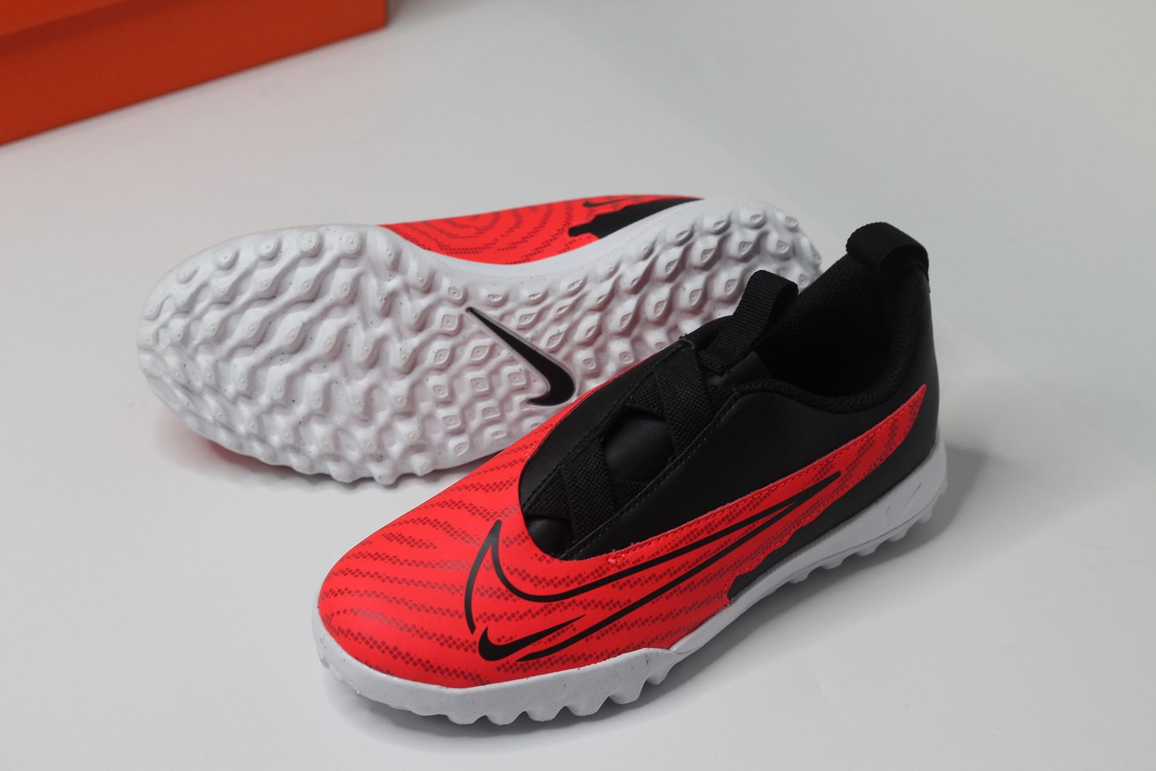 Nike Phantom GX Academy TF Jr màu đỏ đen DD9557-600