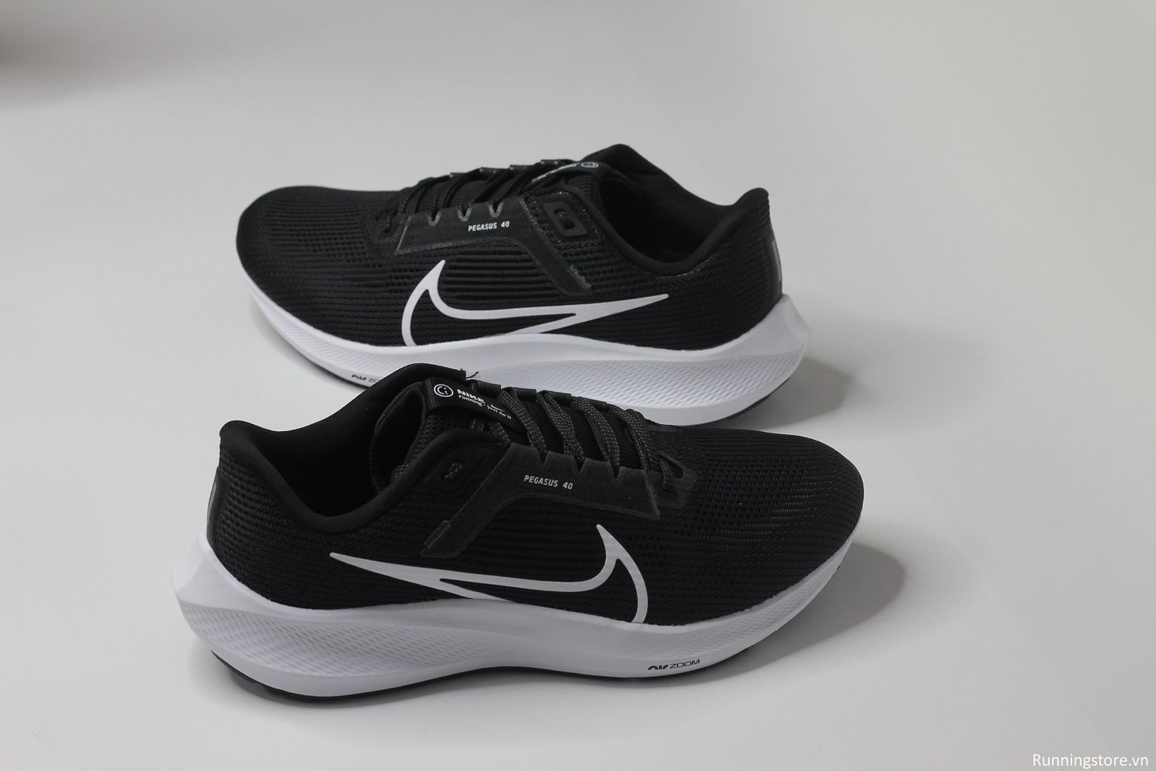 Nike Pegasus 40 Air Zoom màu đen trắng Wide DV7480-001