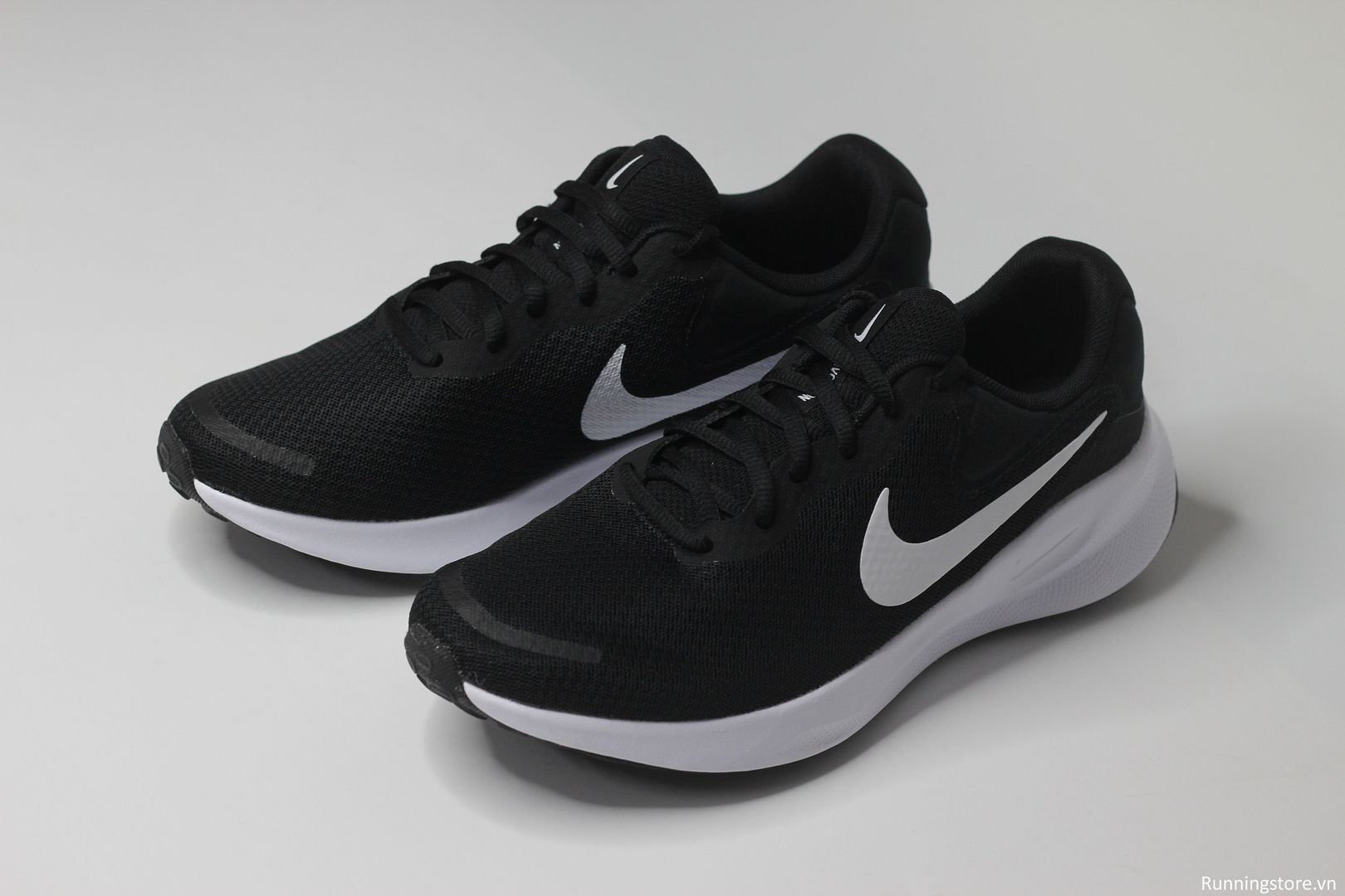 Nike Revolution 7- Black/ White FB2207-001