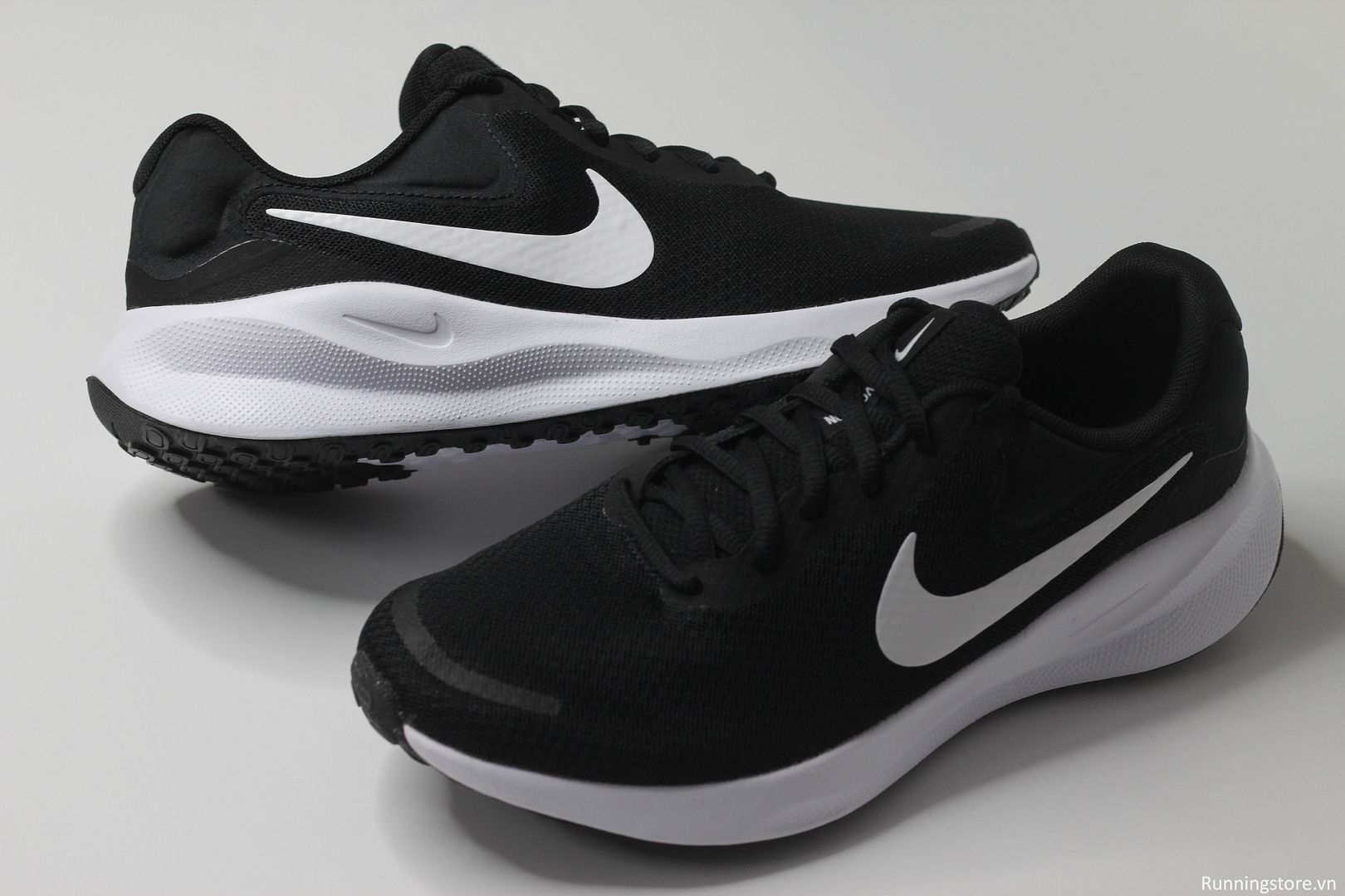 Nike Revolution 7- Black/ White FB2207-001