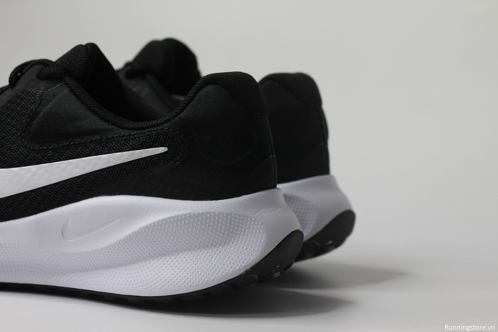 Nike Revolution 7- Black/ White FB2207-001