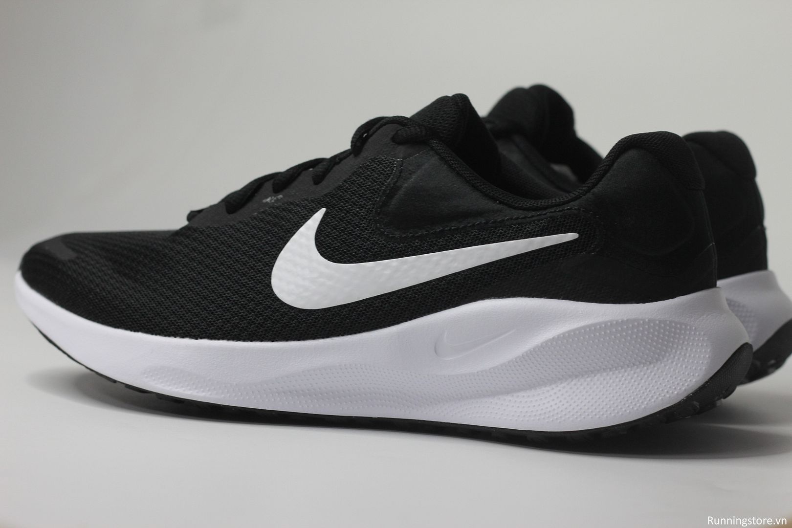 Nike Revolution 7- Black/ White FB2207-001