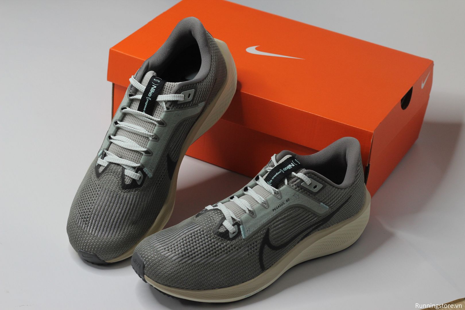 Giày chạy bộ Nike Air Zoom Pegasus 40 màu xám FN7498-012