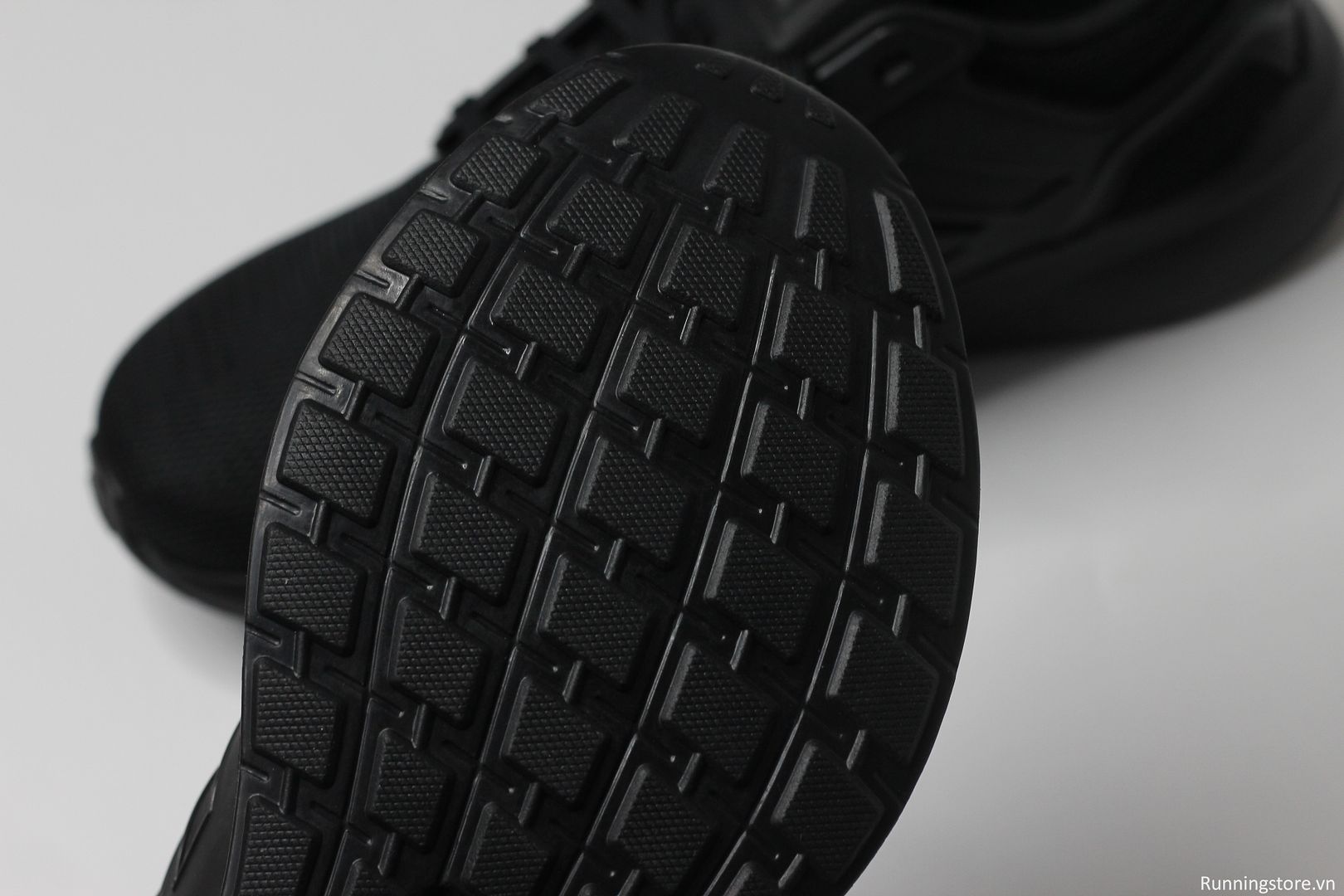 Giày chạy bộ Adidas EQ19 màu đen GV7373