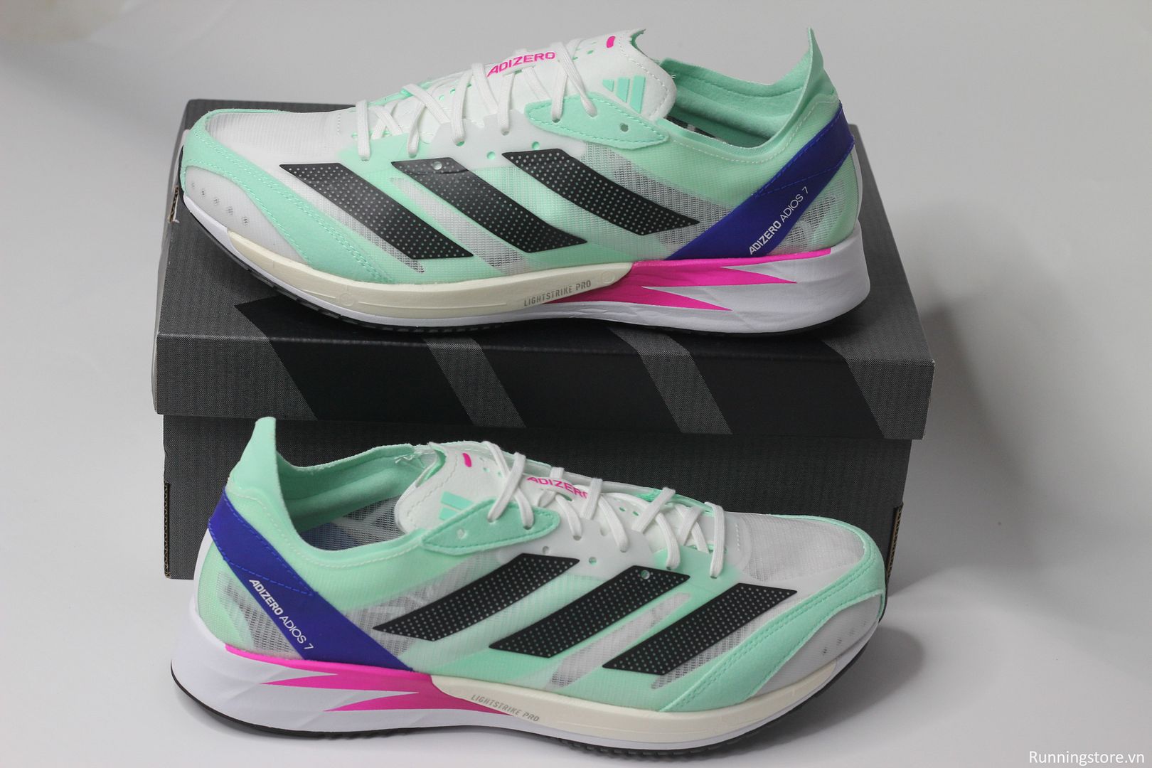 Giày chạy bộ Adidas Adizero Adios 7 màu trắng pha đen GV9059