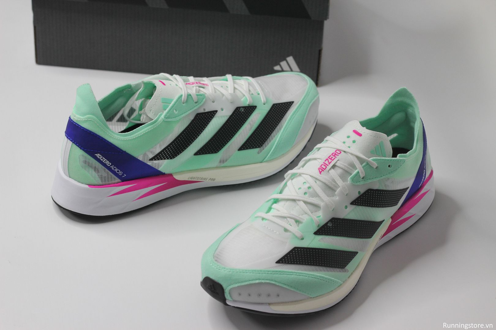 Giày chạy bộ Adidas Adizero Adios 7 màu trắng pha đen GV9059