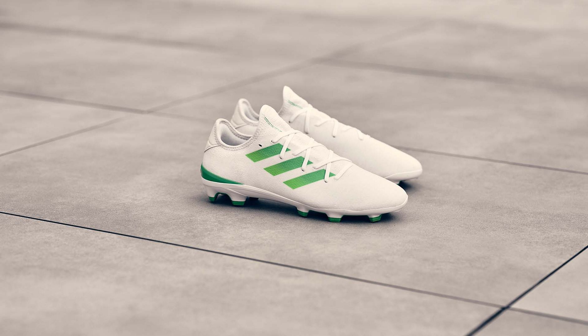 Giày bóng đá Adidas Gamemode