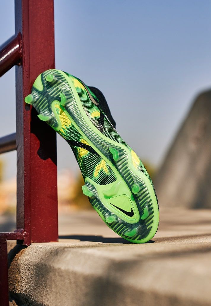 giày bóng đá Nike Phantom GT 2 Shockwave 