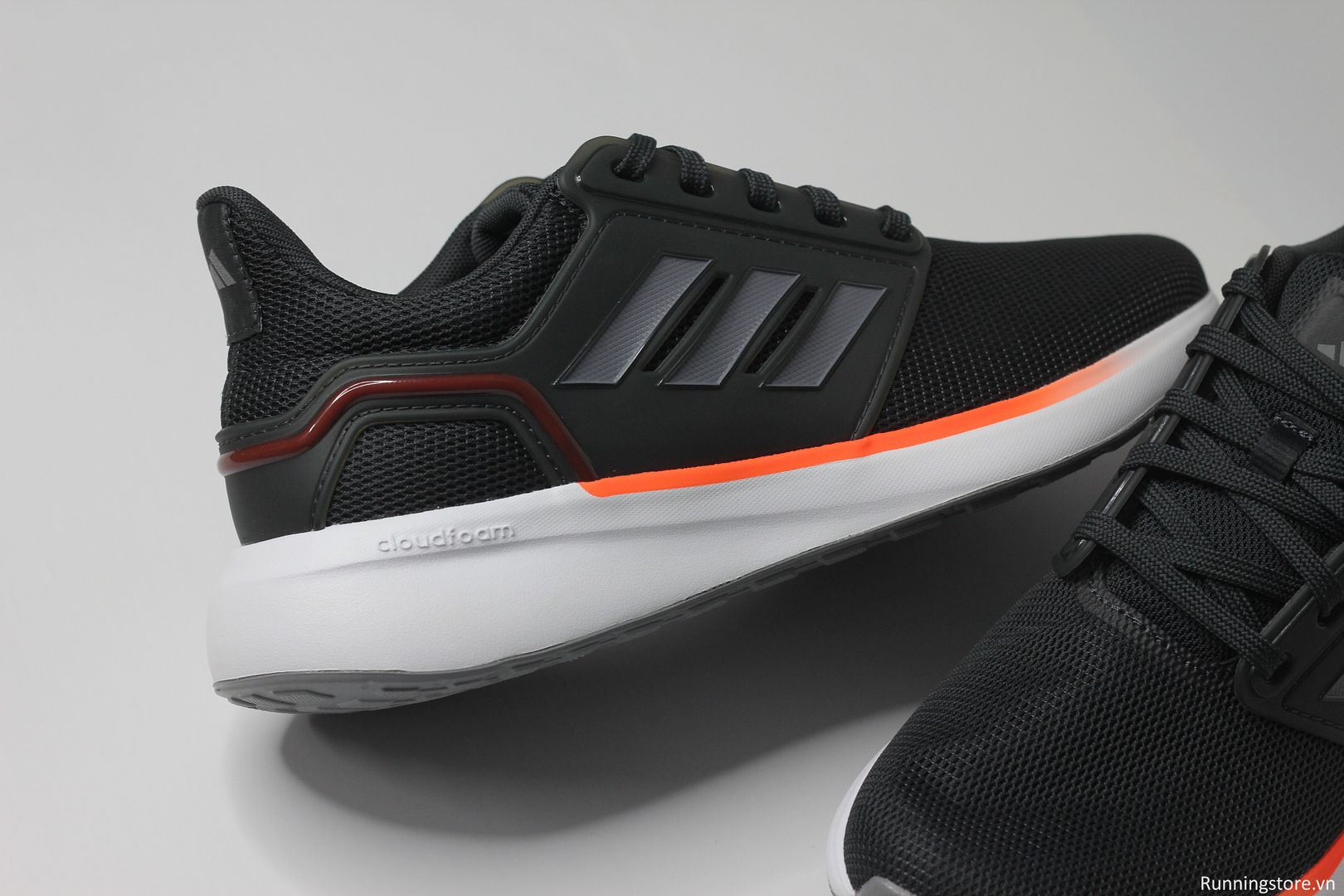 Giày chạy bộ Adidas EQ19 màu xám trắng H02037