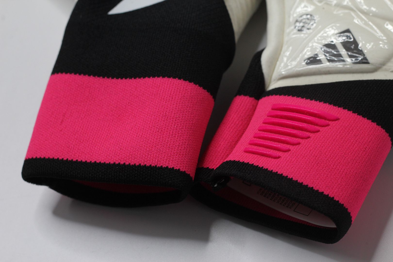 Găng tay thủ môn Adidas Predator GL Pro màu đỏ đen GK Gloves HN3345