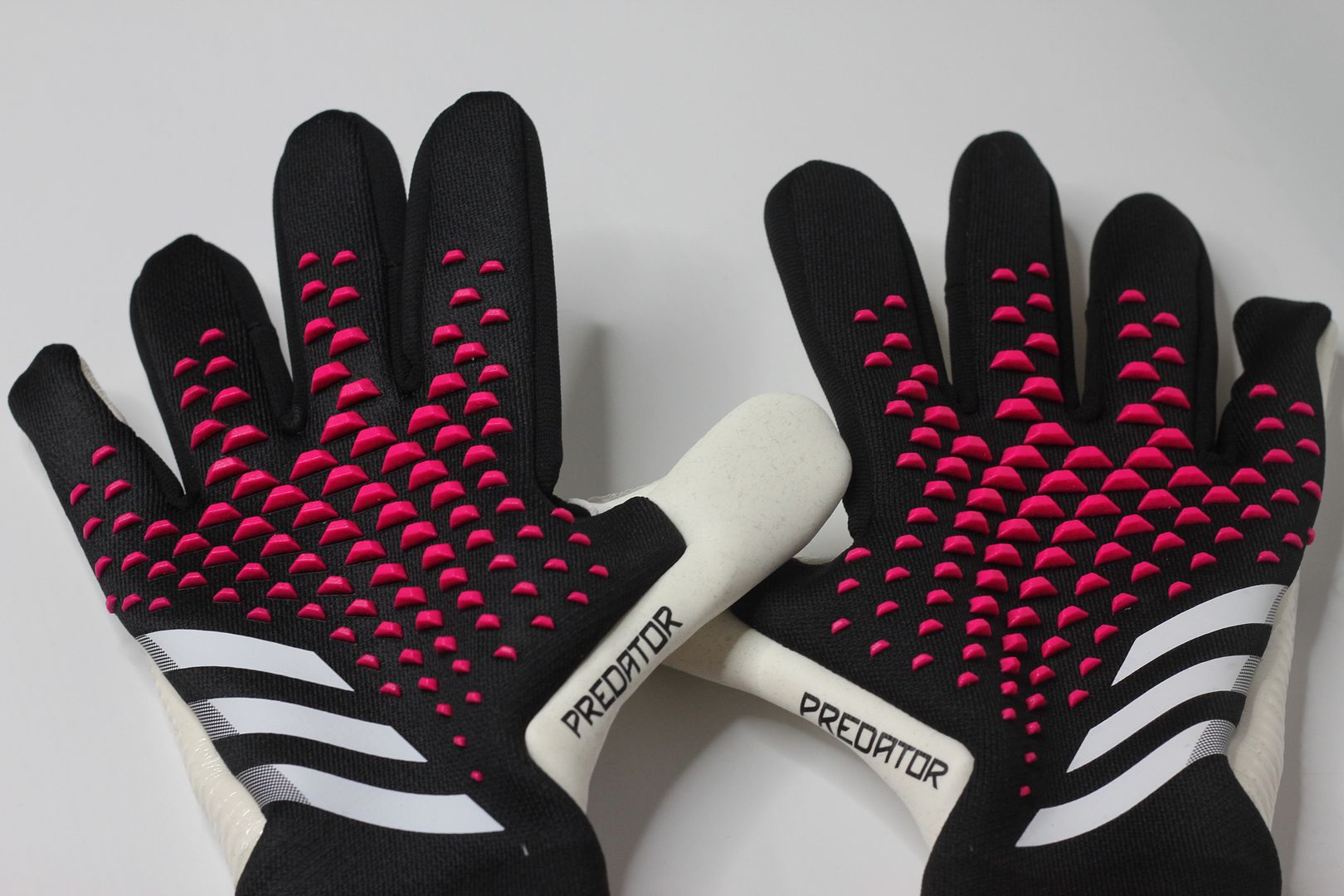  Găng tay thủ môn Adidas Predator GL Pro màu đỏ đen GK Gloves HN3345