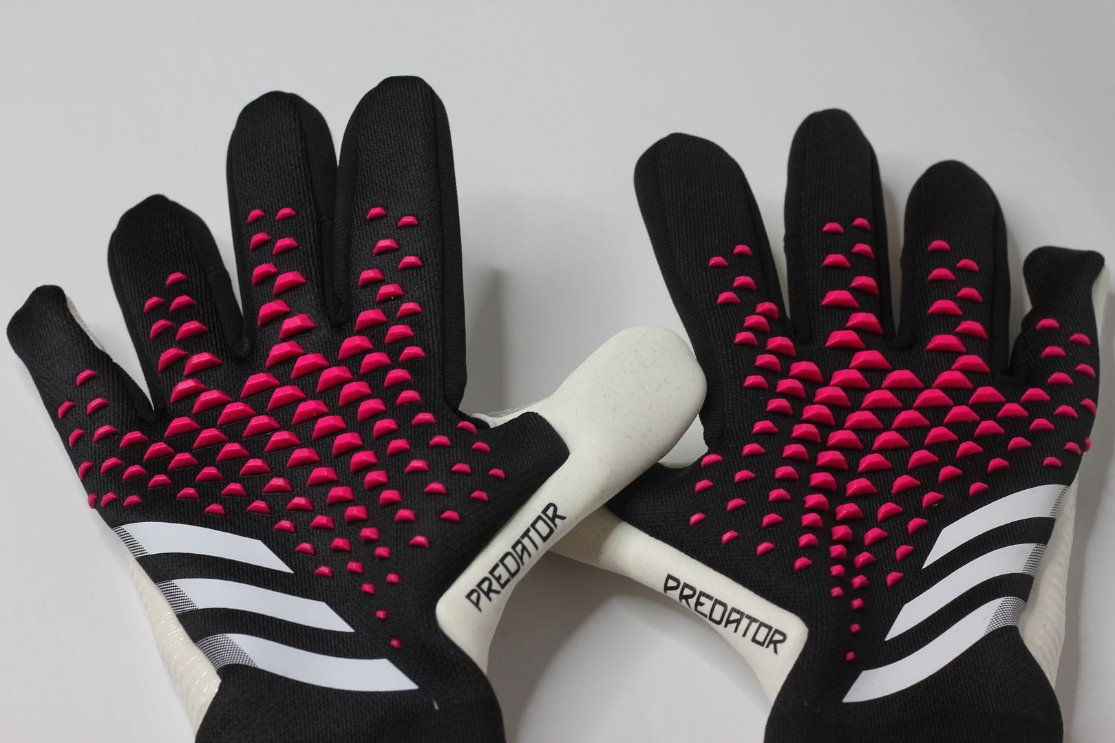 Găng tay thủ môn Adidas Predator GL Pro màu đỏ đen GK Gloves HN3345