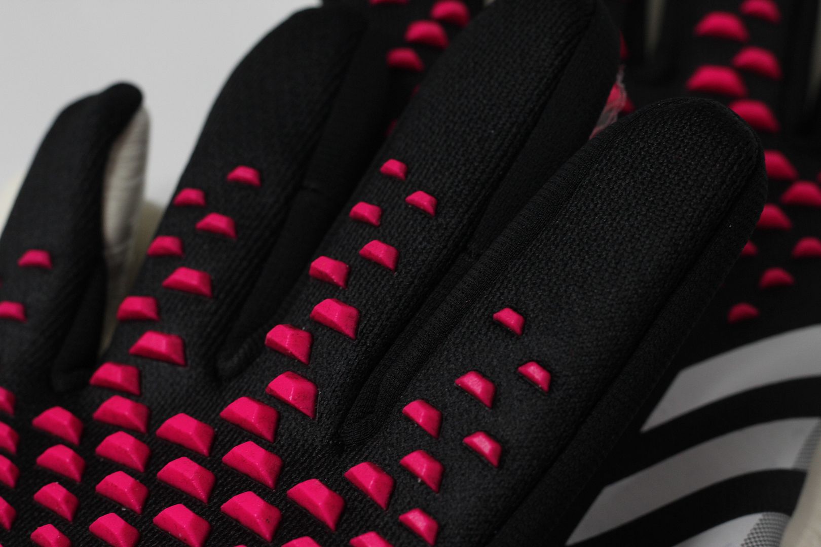 Găng tay thủ môn Adidas Predator GL Pro màu đỏ đen GK Gloves HN3345