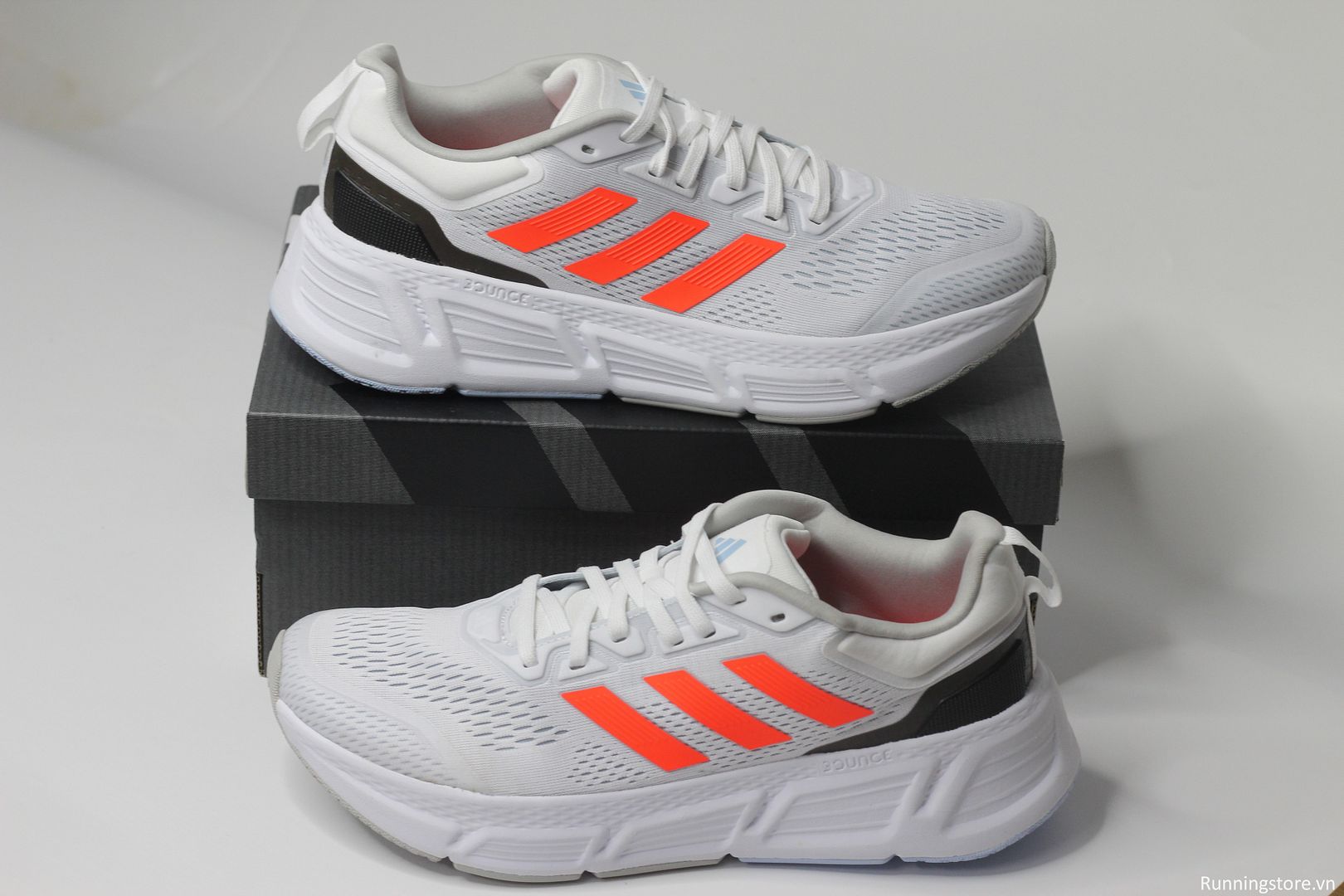 Giày chạy bộ Adidas Questar màu trắng HP2435