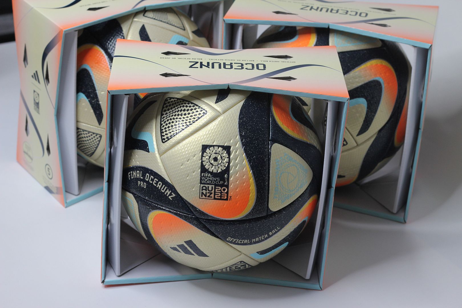 Quả bóng đá Adidas OCEAUNZ Pro OMB FIFA Quality Pro IA1011