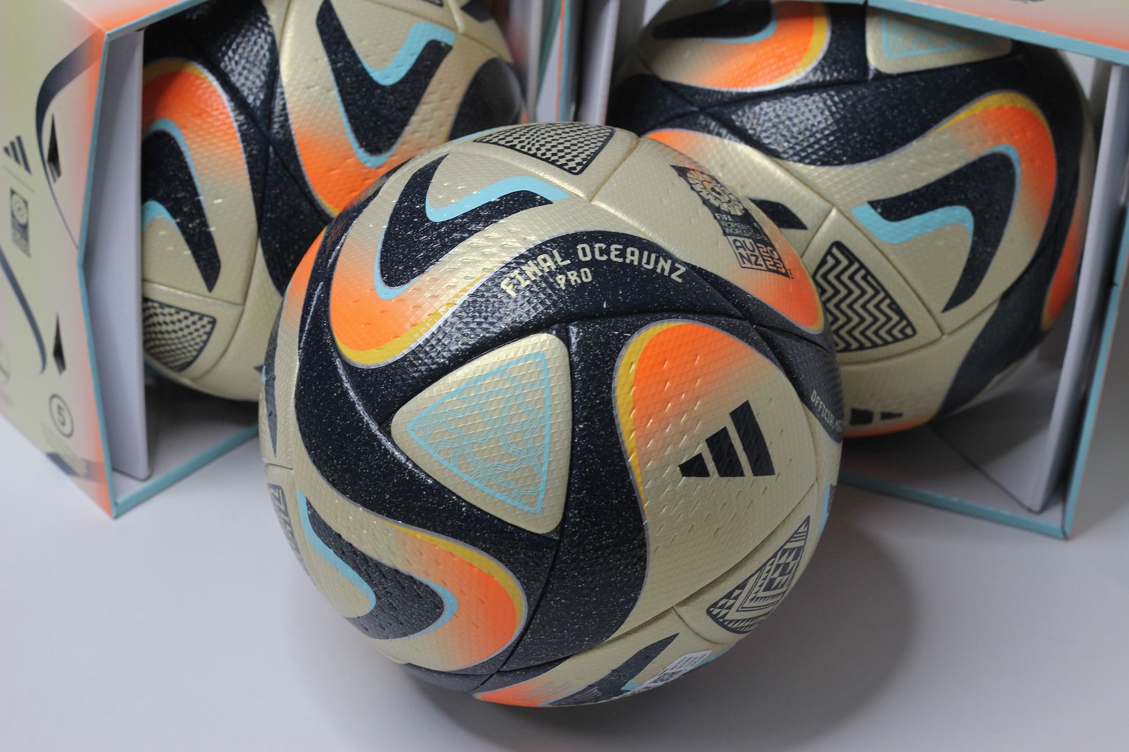 Quả bóng đá Adidas OCEAUNZ Pro OMB FIFA Quality Pro IA1011
