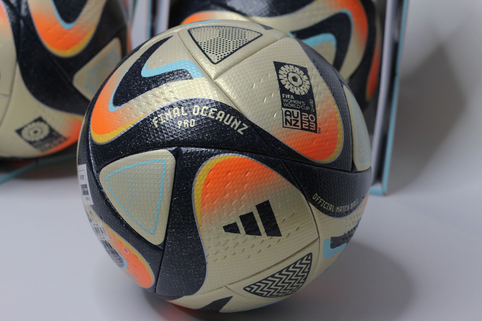 Quả bóng đá Adidas OCEAUNZ Pro OMB FIFA Quality Pro IA1011