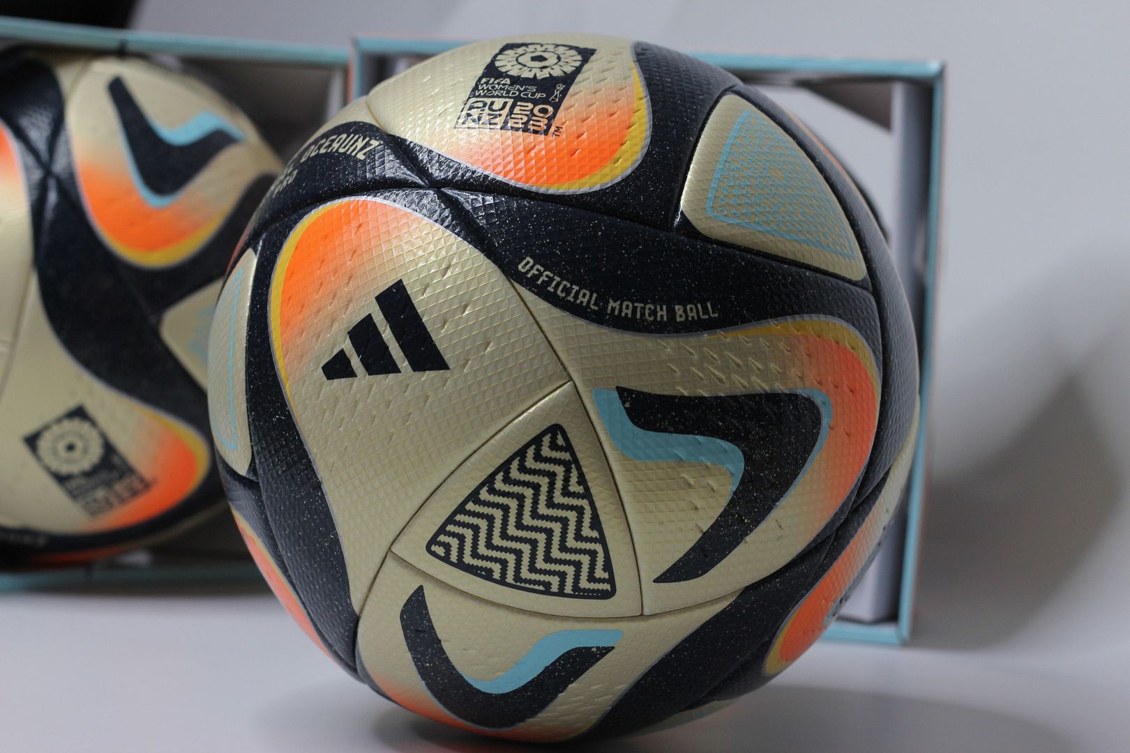 Quả bóng đá Adidas OCEAUNZ Pro OMB FIFA Quality Pro IA1011