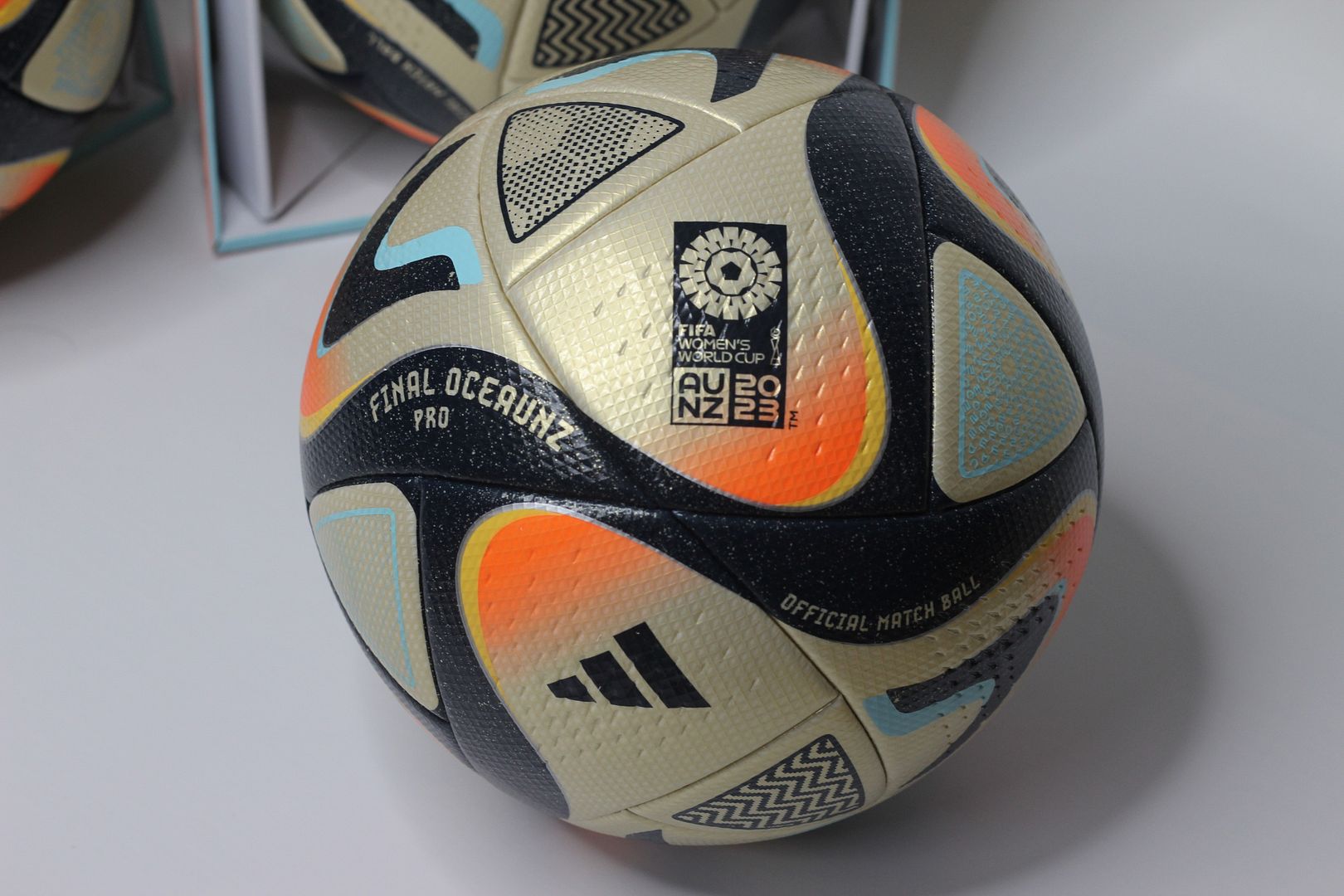 Quả bóng đá Adidas OCEAUNZ Pro OMB FIFA Quality Pro IA1011