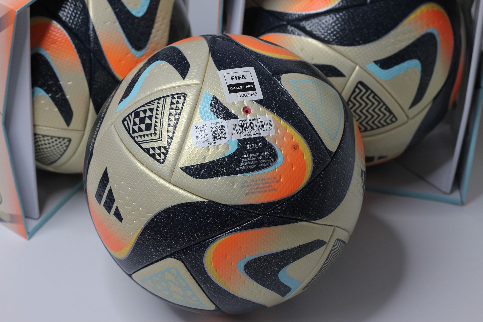 Quả bóng đá Adidas OCEAUNZ Pro OMB FIFA Quality Pro IA1011