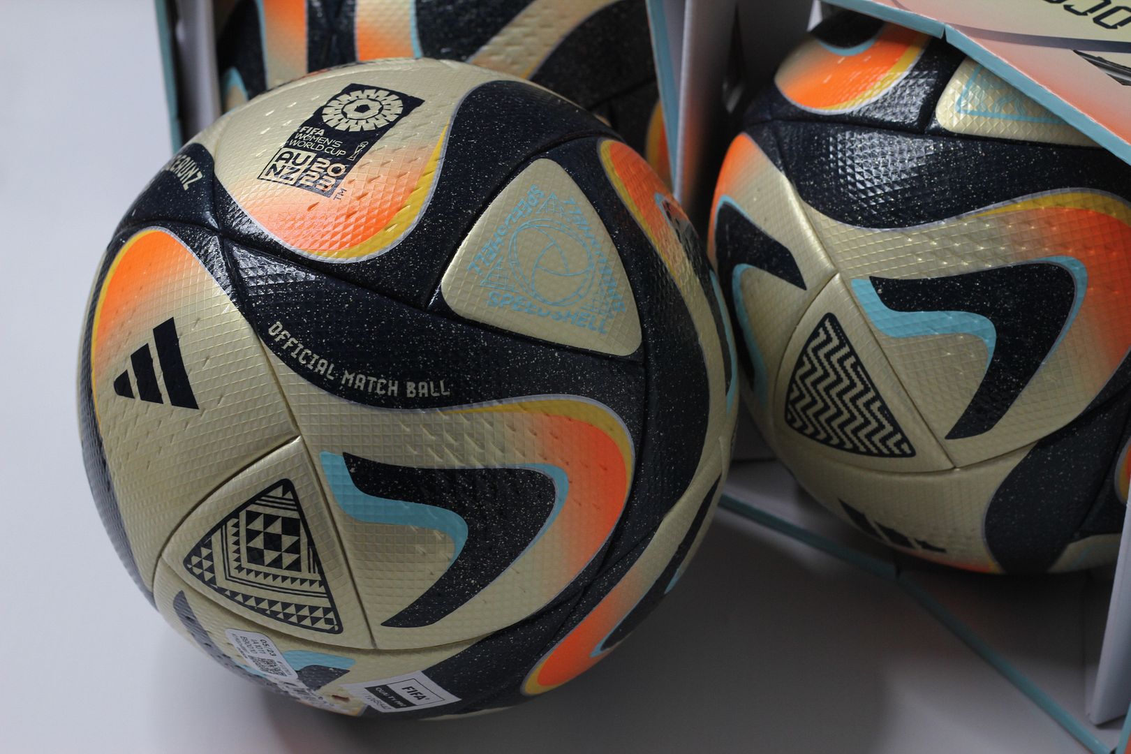Quả bóng đá Adidas OCEAUNZ Pro OMB FIFA Quality Pro IA1011