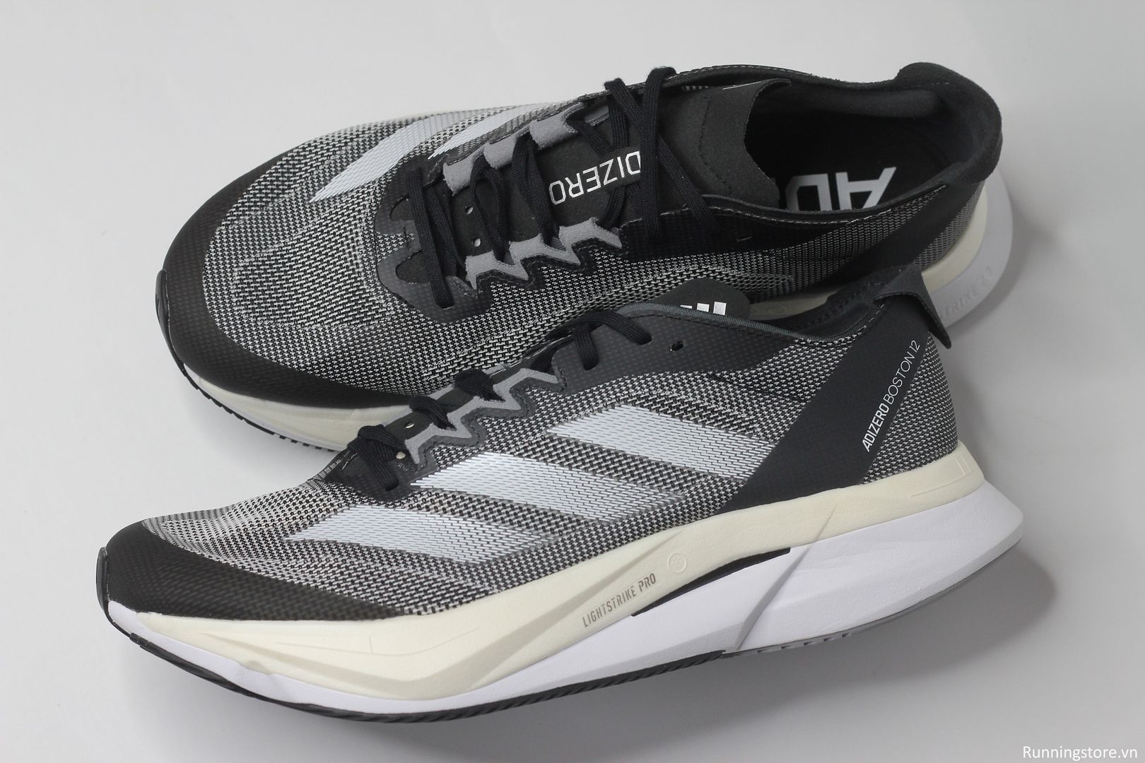 Giày chạy bộ Adidas Boston 12 màu xám trắng ID4234