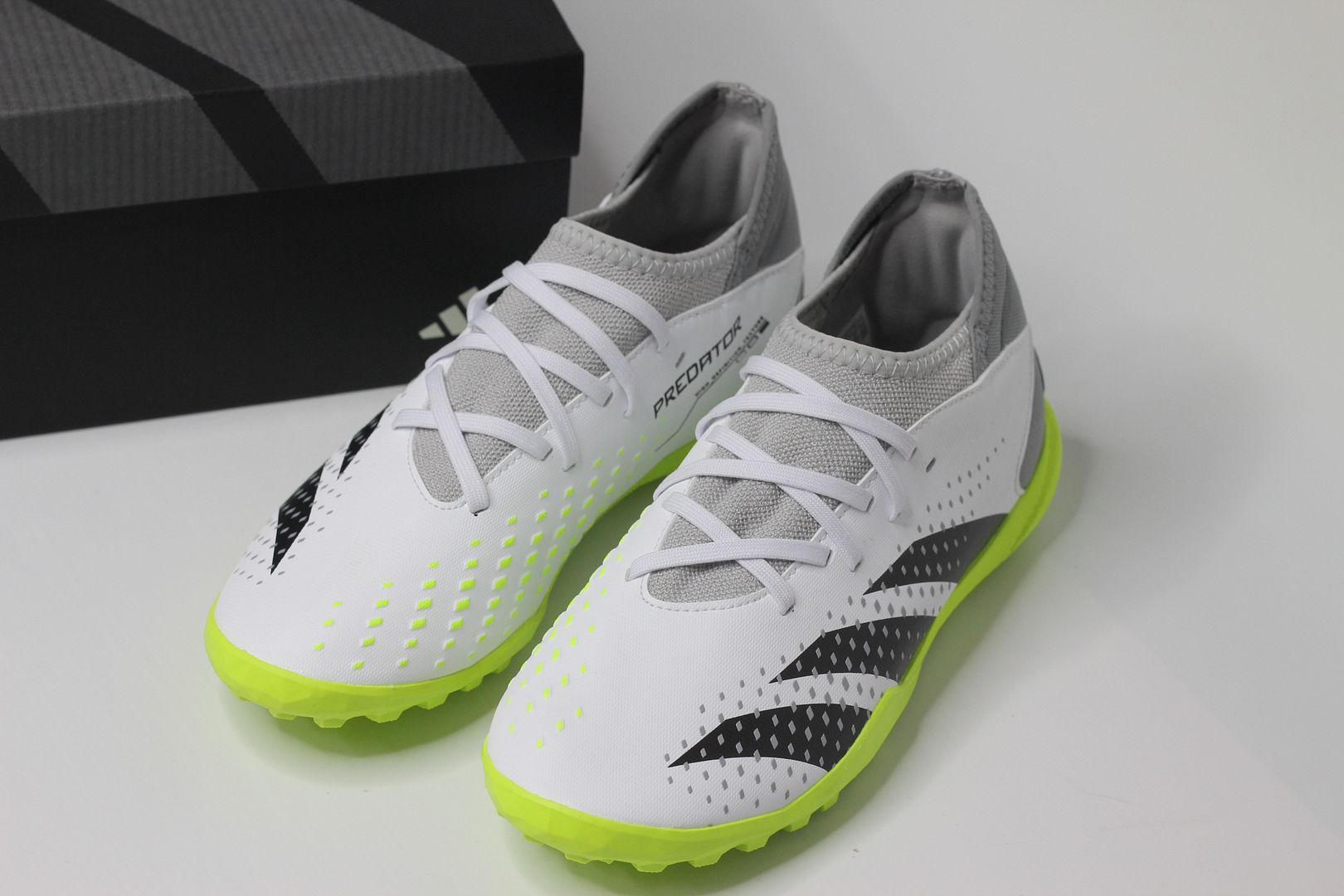 Adidas Predator Accuracy .3 TF Junior Crazyrush pack màu trắng đế xanh - IE9450