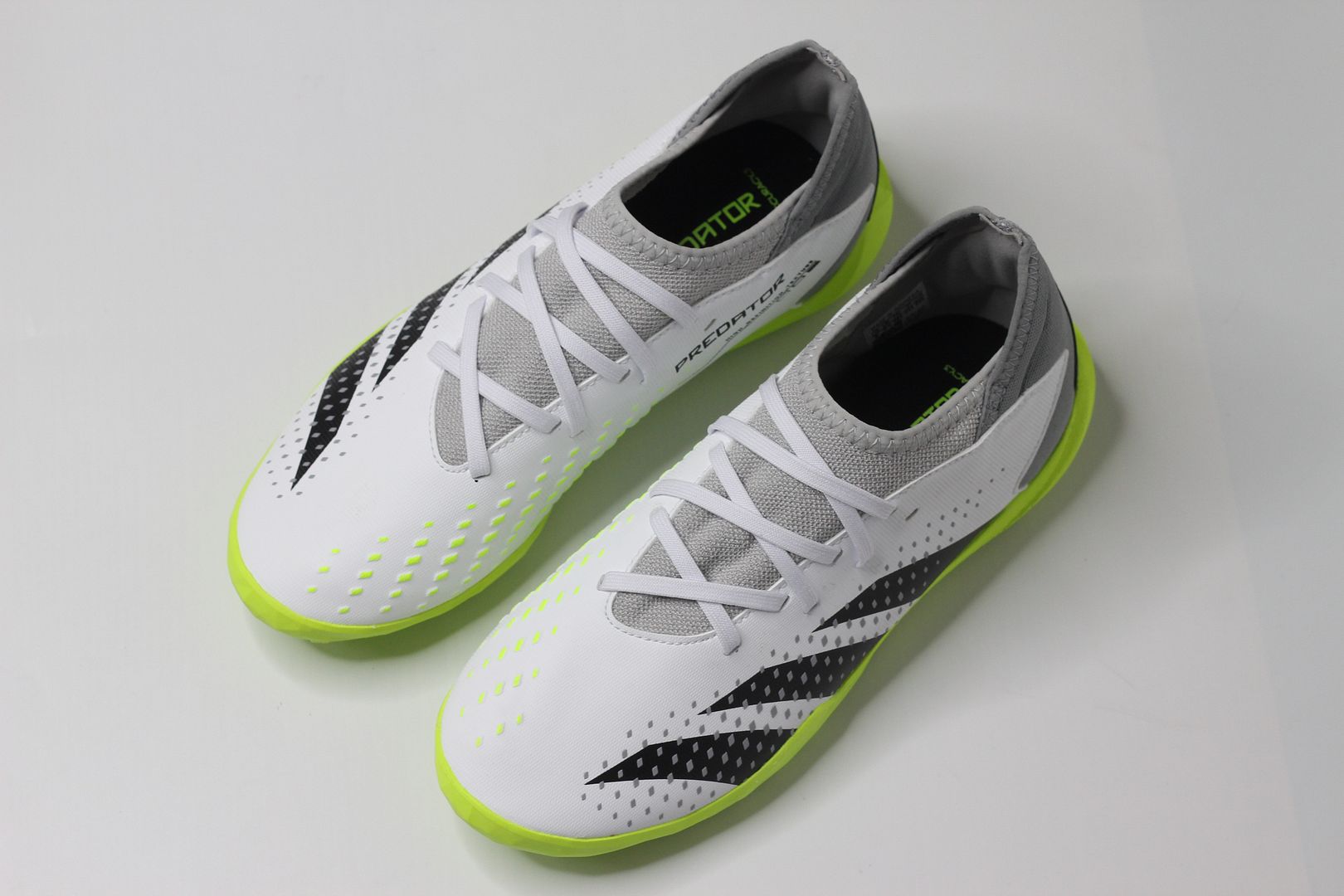 Adidas Predator Accuracy .3 TF Junior Crazyrush pack màu trắng đế xanh - IE9450