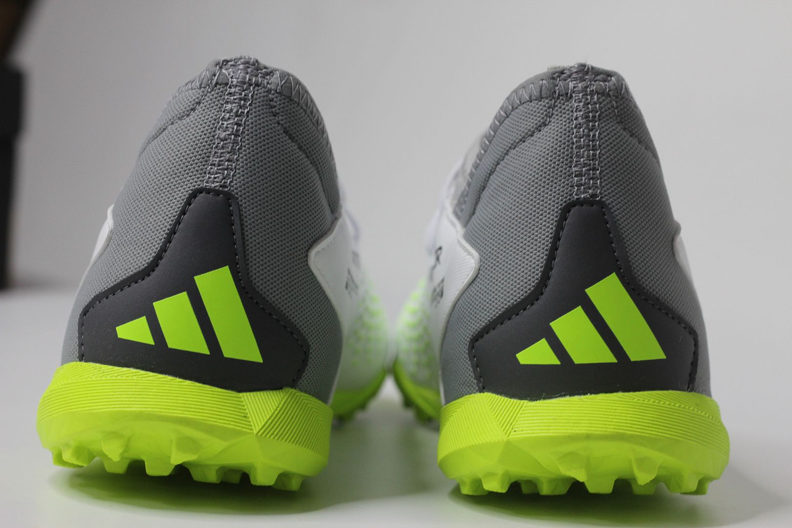 Adidas Predator Accuracy .3 TF Junior Crazyrush pack màu trắng đế xanh - IE9450
