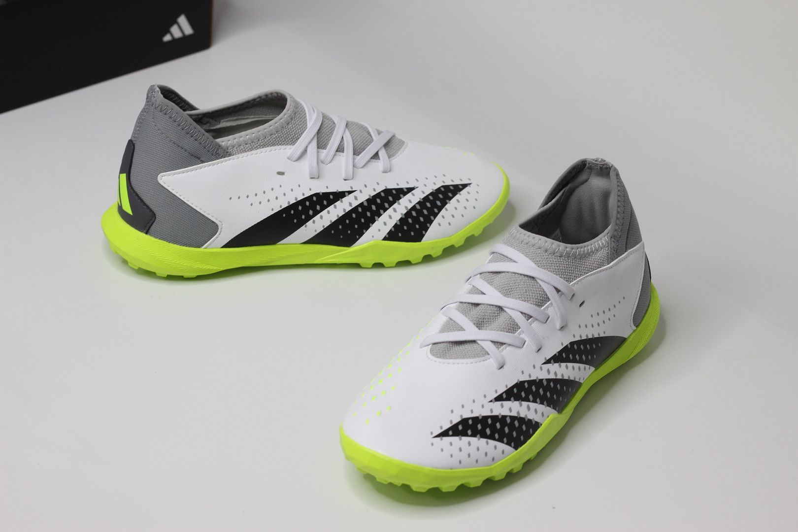 Adidas Predator Accuracy .3 TF Junior Crazyrush pack màu trắng đế xanh - IE9450