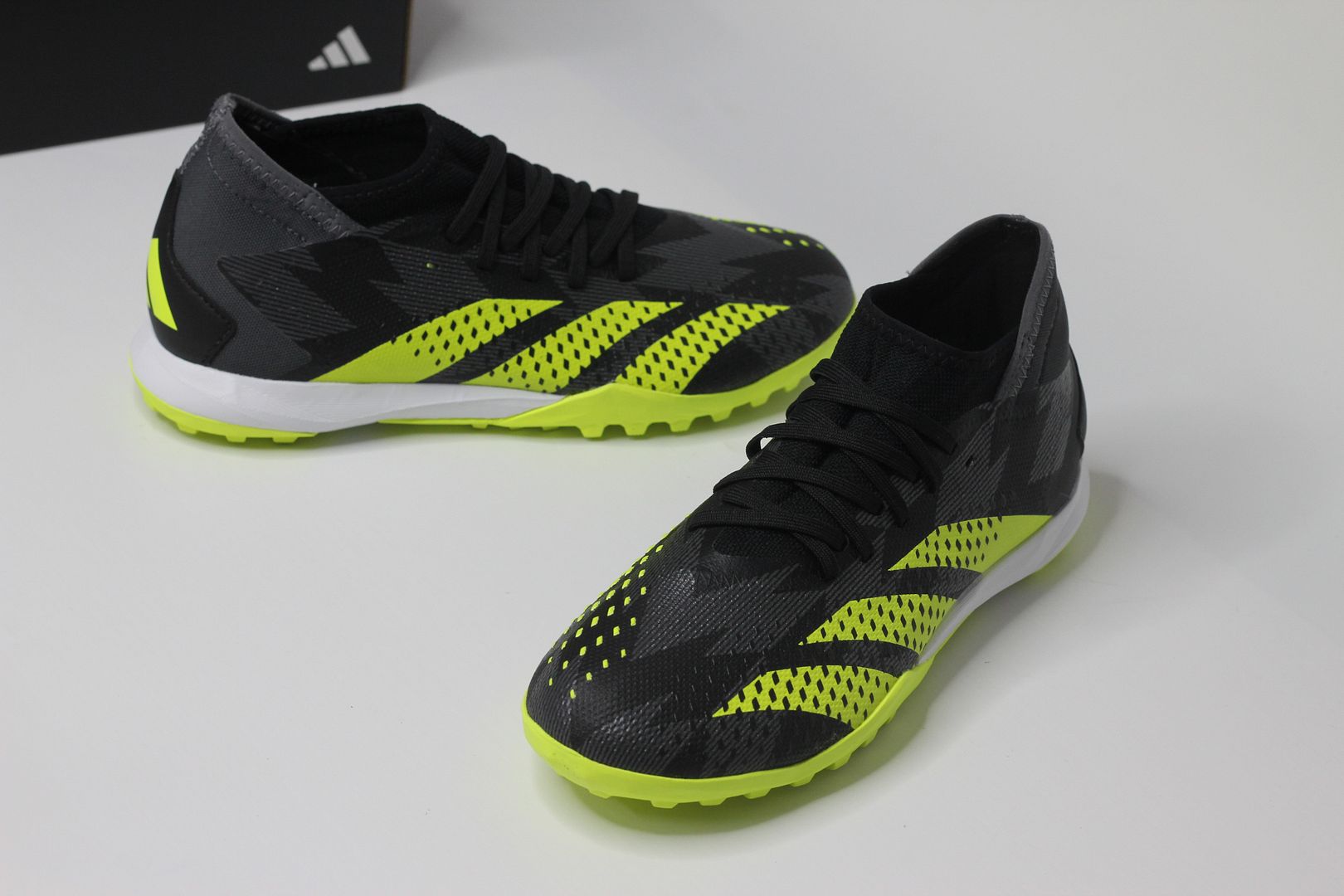 AAdidas Predator Accuracy .3 TF màu đen / xanh chuối IG0768