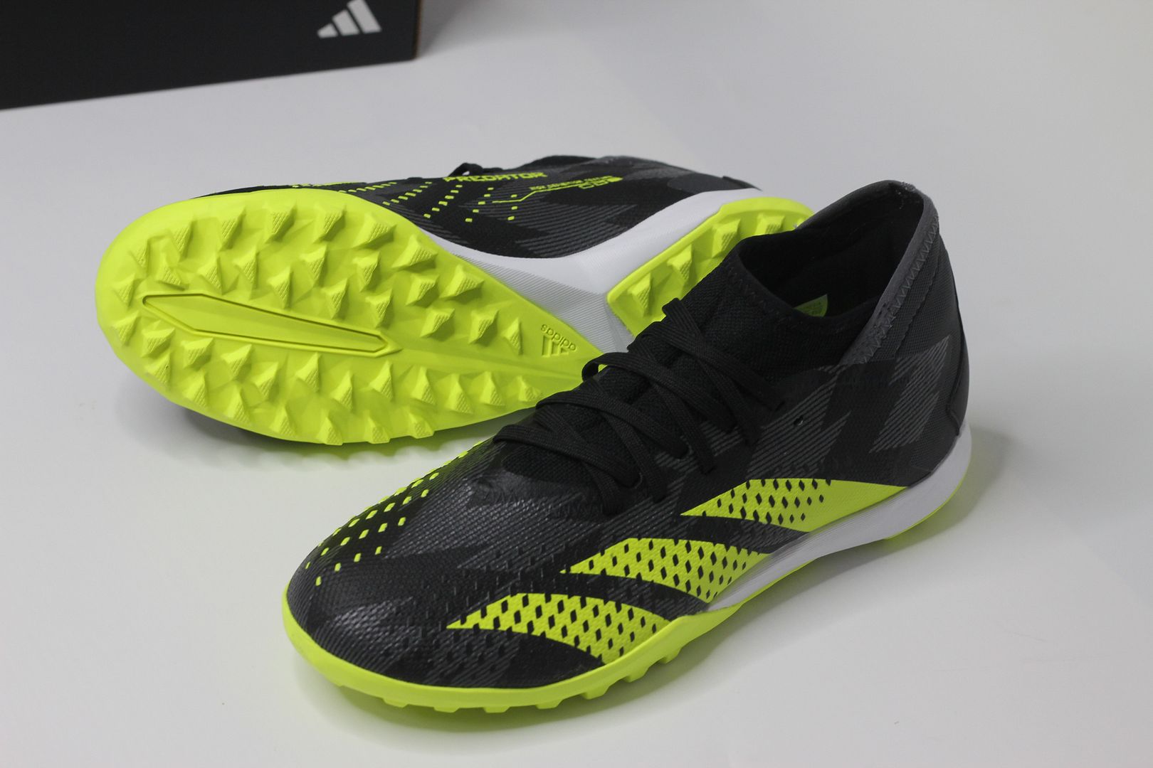 AAdidas Predator Accuracy .3 TF màu đen / xanh chuối IG0768
