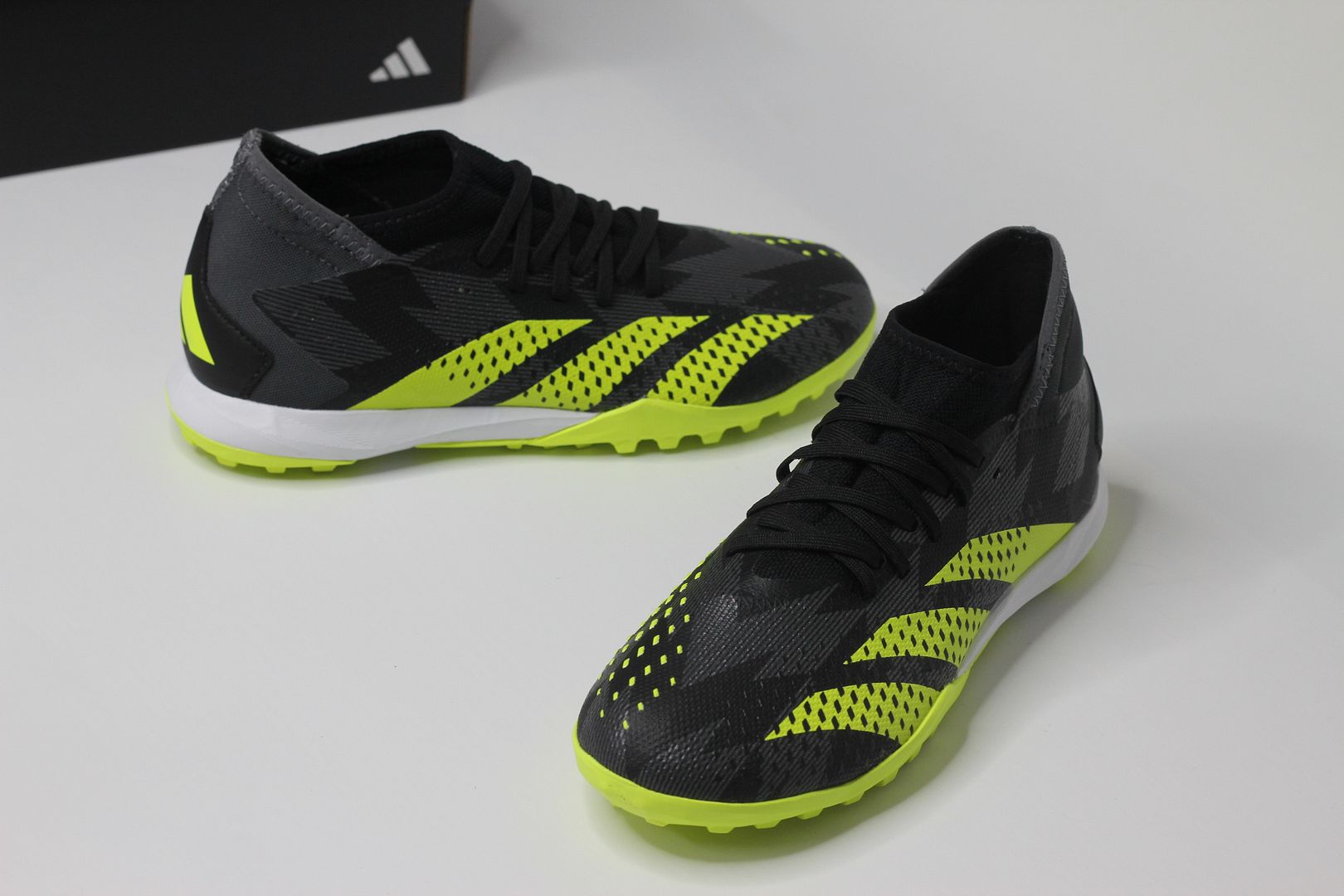 AAdidas Predator Accuracy .3 TF màu đen / xanh chuối IG0768