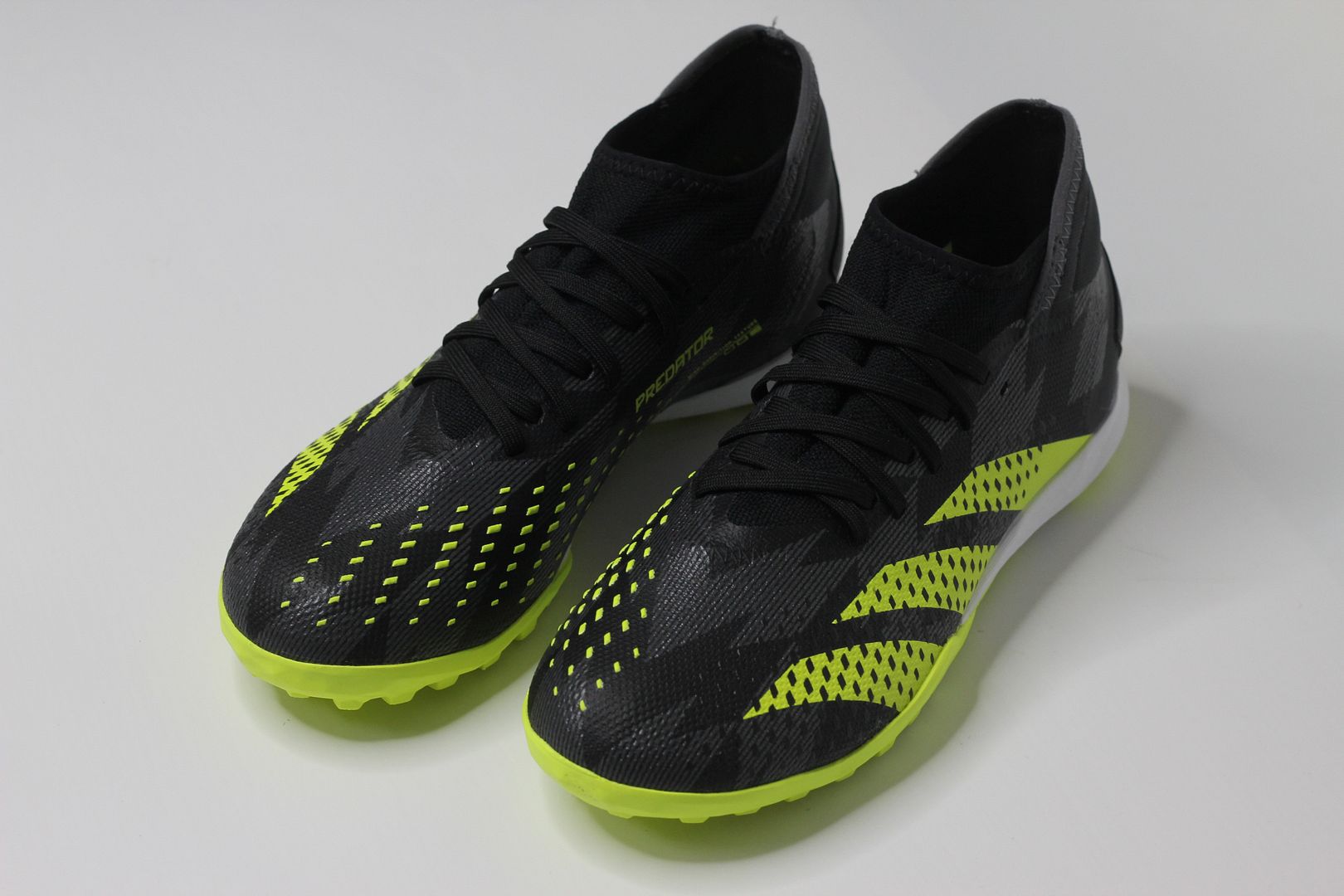 AAdidas Predator Accuracy .3 TF màu đen / xanh chuối IG0768