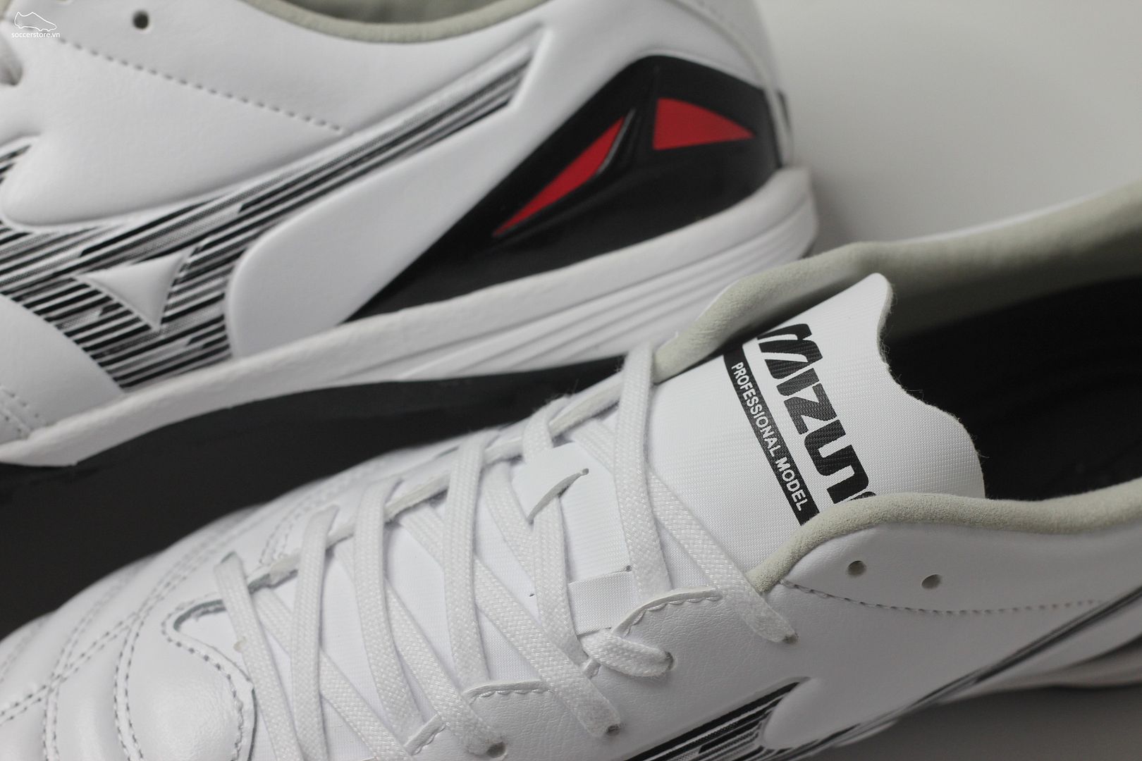 Giày bóng đá Mizuno Morelia Neo 4 Pro AS TF màu trắng P1GD233409