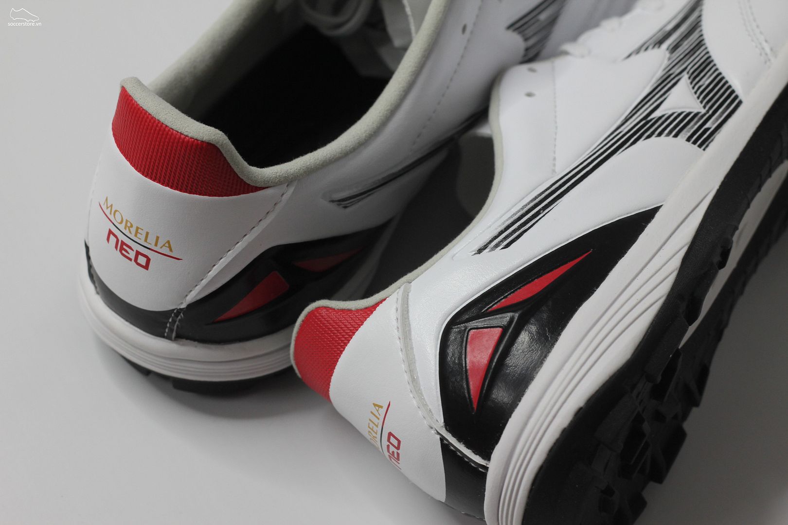 Giày bóng đá Mizuno Morelia Neo 4 Pro AS TF màu trắng P1GD233409